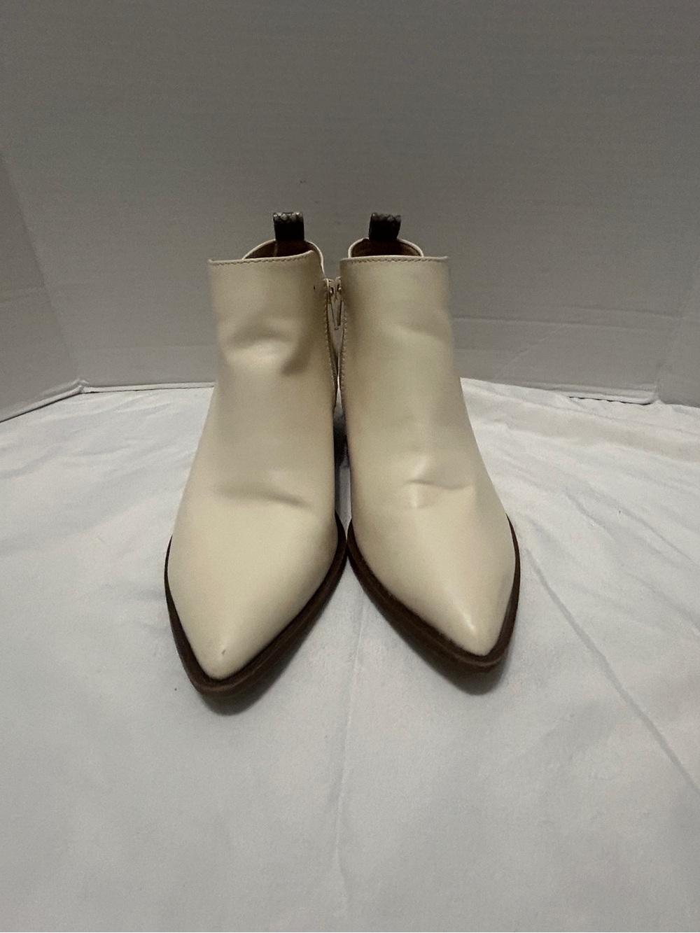 Time and Tru Cream Pointed Toe Ankle Booties Side Zip Stacked Heel Size 7